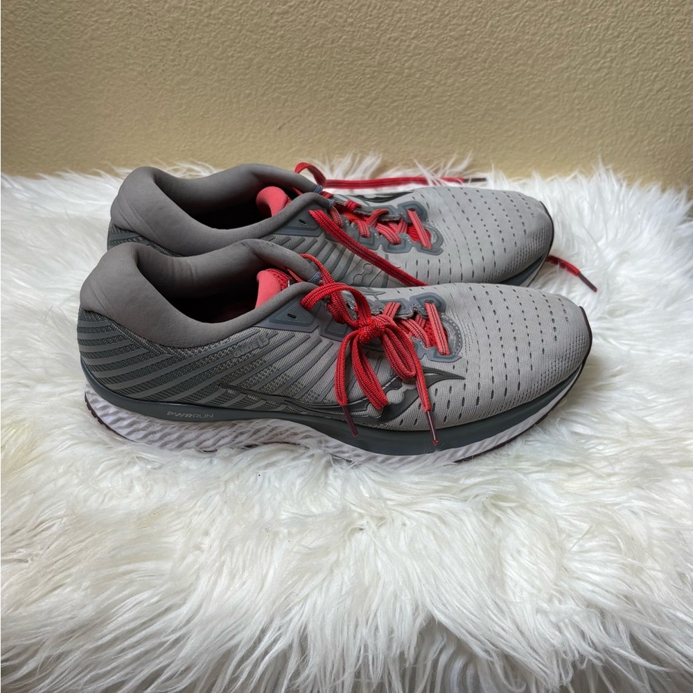 Men’s Saucony Gray and Red Athletic Shoes.
Saucony is orthopedically suggested.